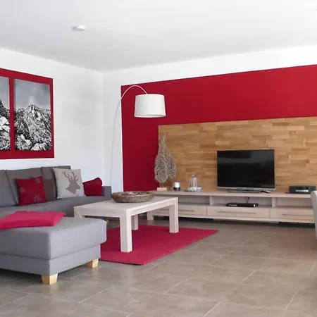 Maximilian Apartment *